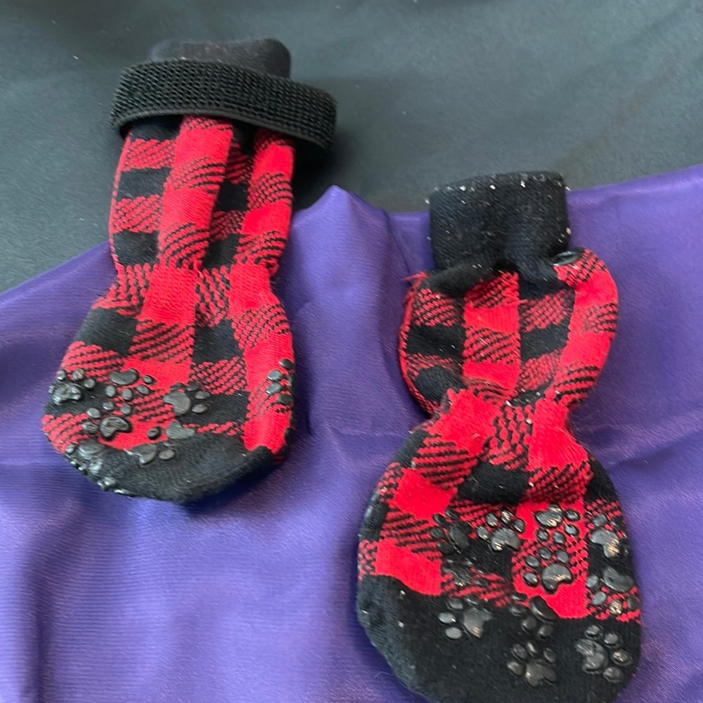 2 Plaid Anti-Slip Socks/Boots 6